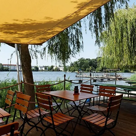 Seminar- Und Gaestehaus Flussbad Gartenstrasse Berlin