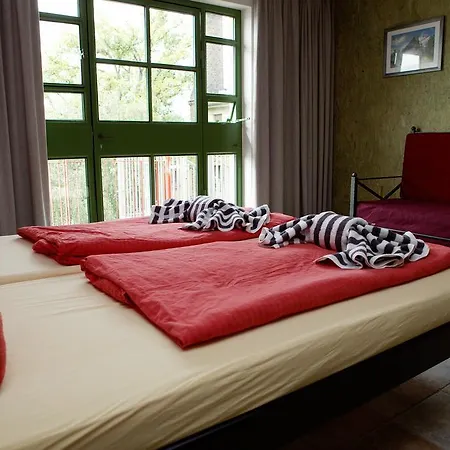 Seminar- Und Gaestehaus Flussbad Gartenstrasse ברלין